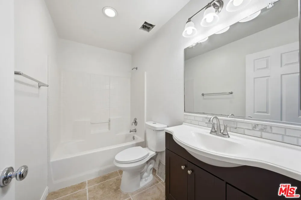 25715 Wagner Way #B Stevenson Ranch, CA 91381