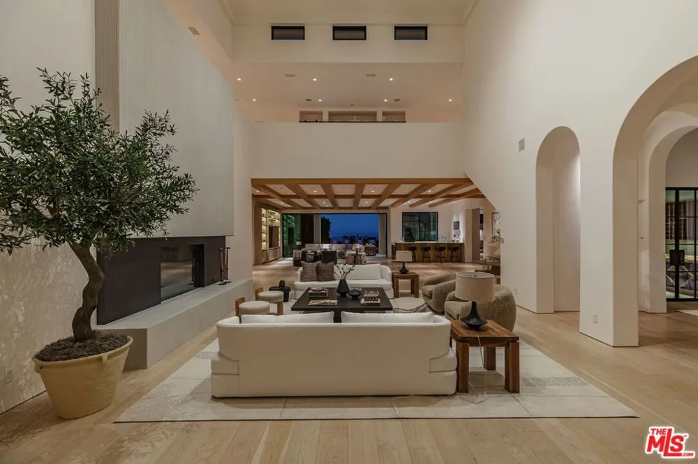 1362 Bella Oceana Vista Pacific Palisades, CA 90272