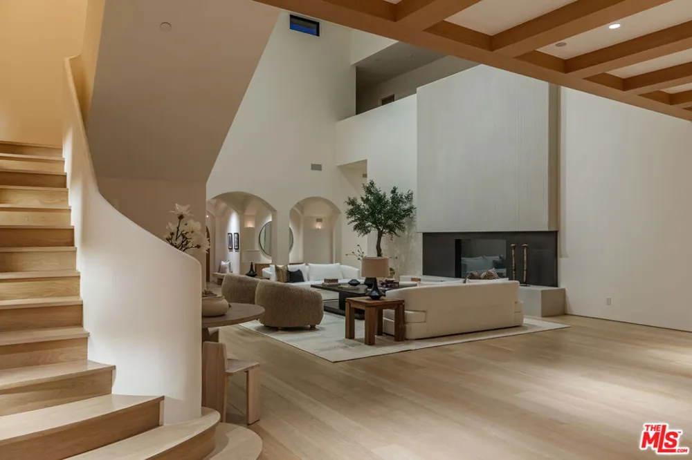 1362 Bella Oceana Vista Pacific Palisades, CA 90272