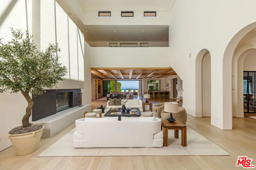 1362 Bella Oceana Vista Pacific Palisades, CA 90272