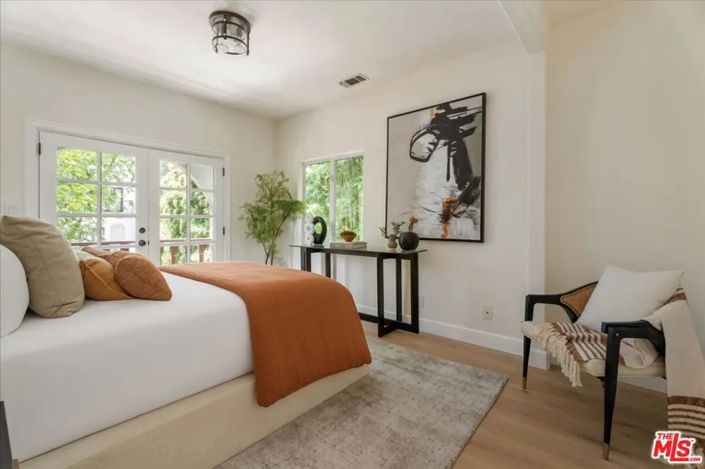 3249 Bennett Drive Los Angeles, CA 90068