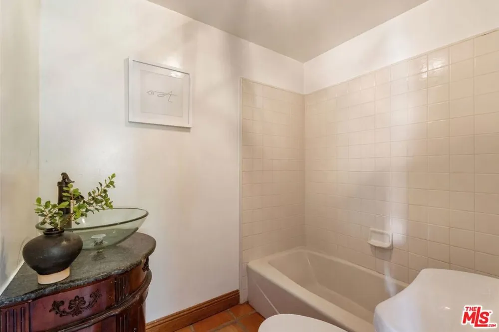 3249 Bennett Drive Los Angeles, CA 90068