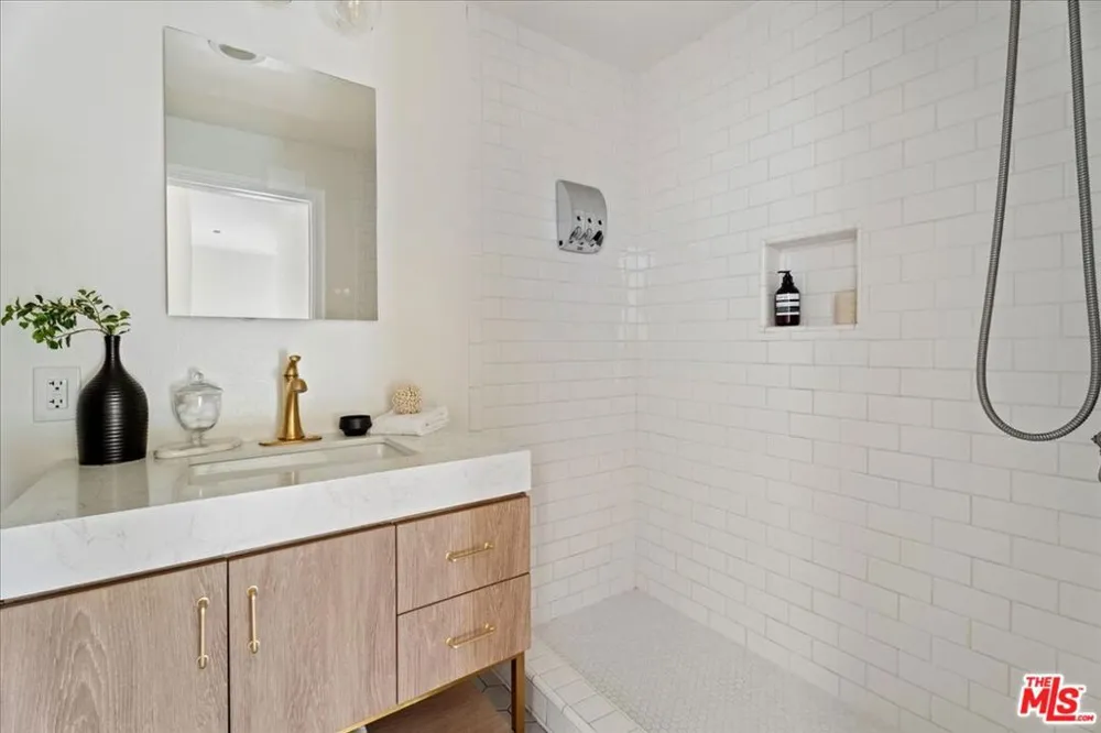 3249 Bennett Drive Los Angeles, CA 90068