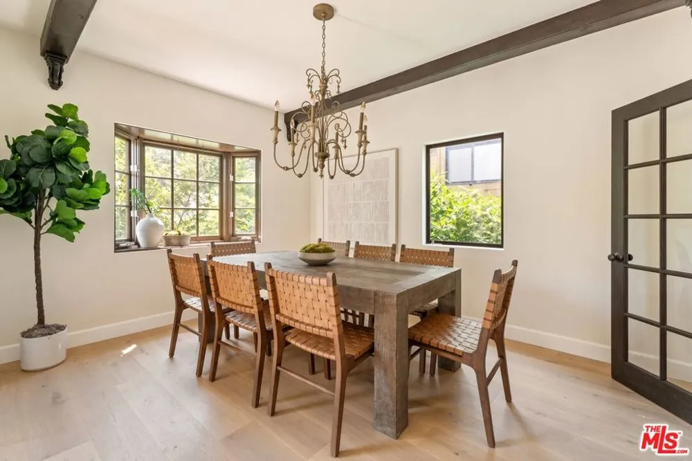 3249 Bennett Drive Los Angeles, CA 90068