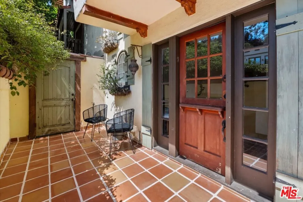 3249 Bennett Drive Los Angeles, CA 90068