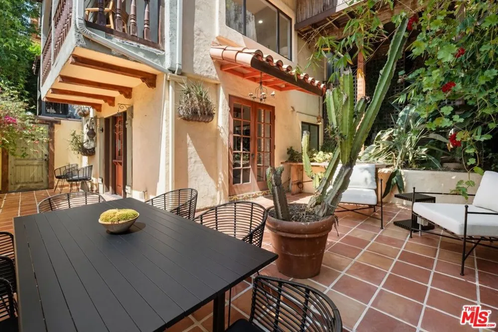 3249 Bennett Drive Los Angeles, CA 90068