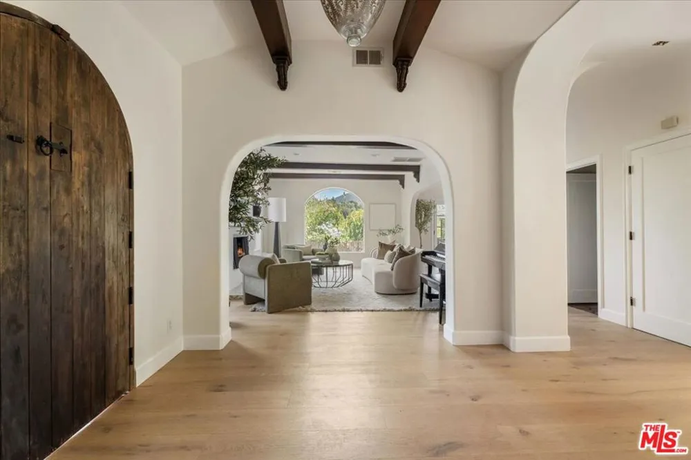 3249 Bennett Drive Los Angeles, CA 90068