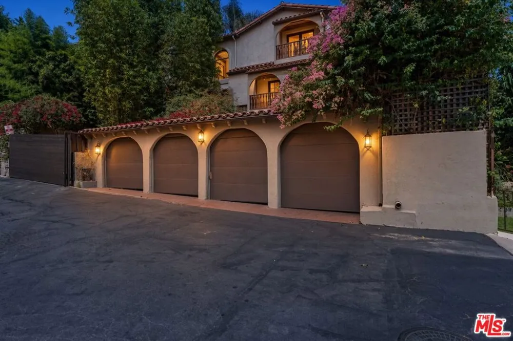 3249 Bennett Drive Los Angeles, CA 90068