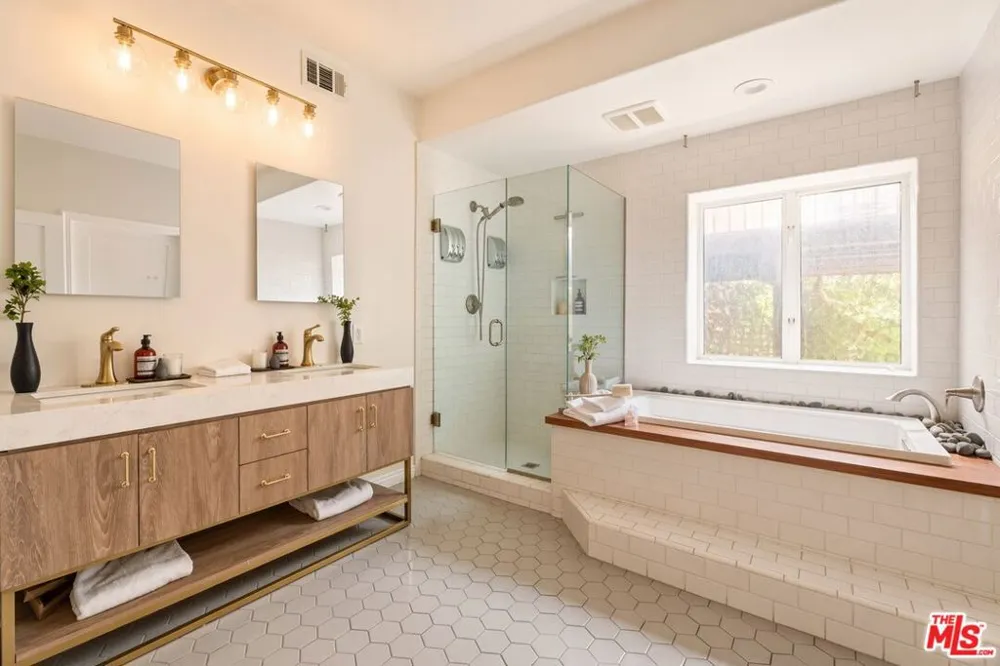 3249 Bennett Drive Los Angeles, CA 90068