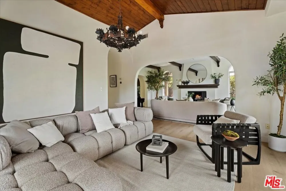 3249 Bennett Drive Los Angeles, CA 90068