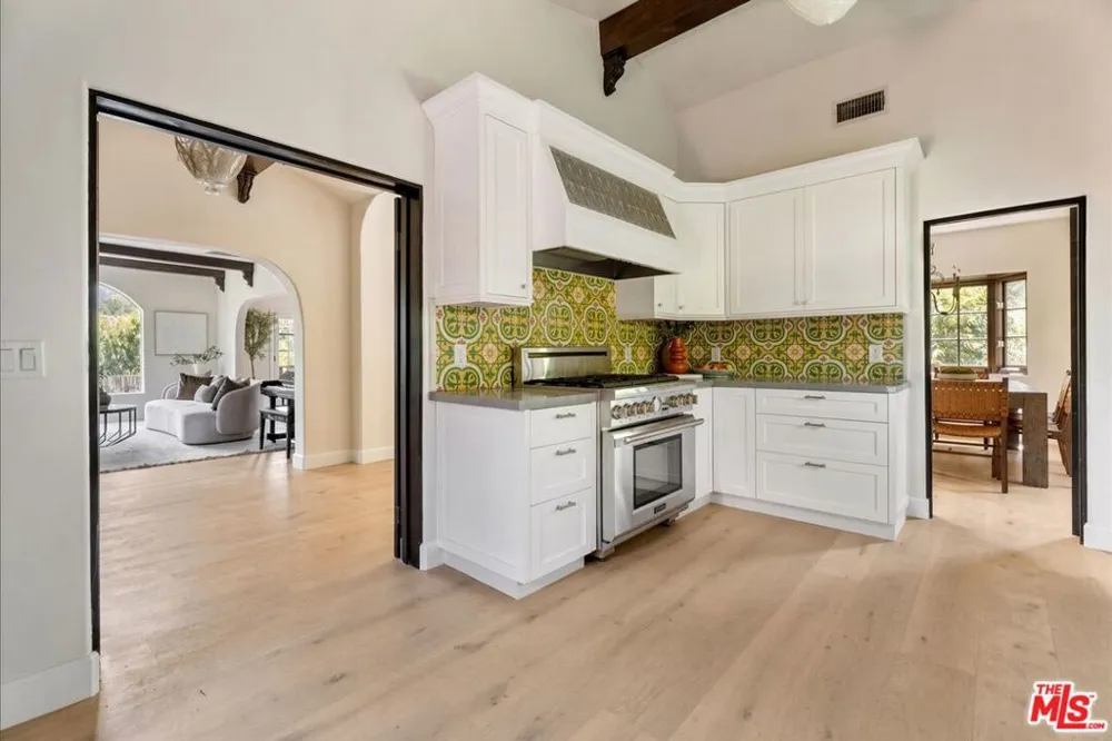 3249 Bennett Drive Los Angeles, CA 90068