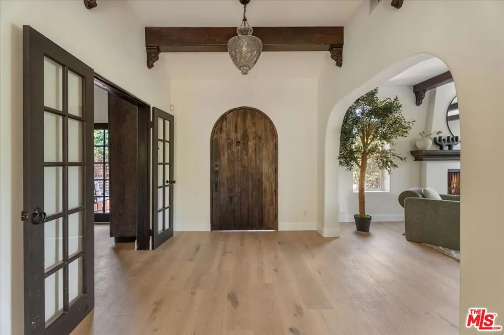 3249 Bennett Drive Los Angeles, CA 90068