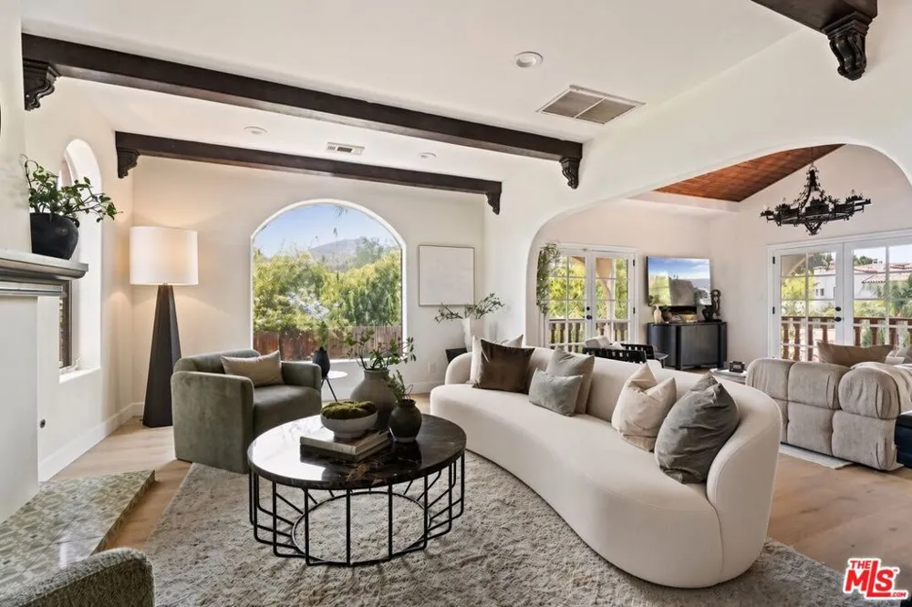 3249 Bennett Drive Los Angeles, CA 90068