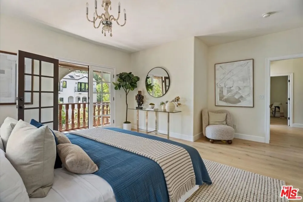 3249 Bennett Drive Los Angeles, CA 90068