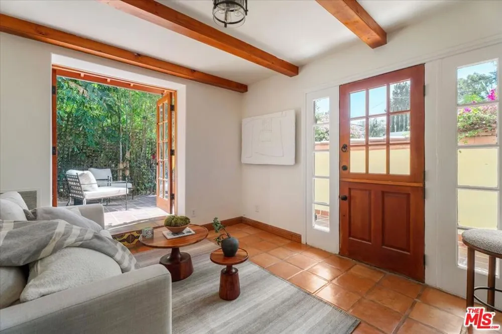 3249 Bennett Drive Los Angeles, CA 90068