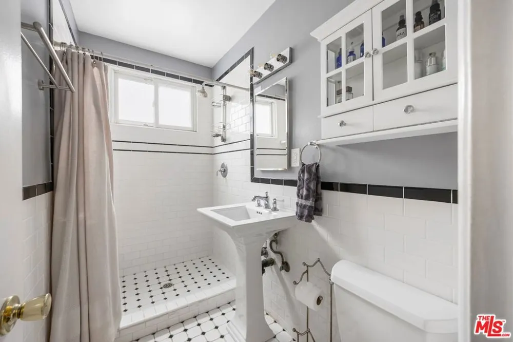 2615 Beach Avenue Venice, CA 90291