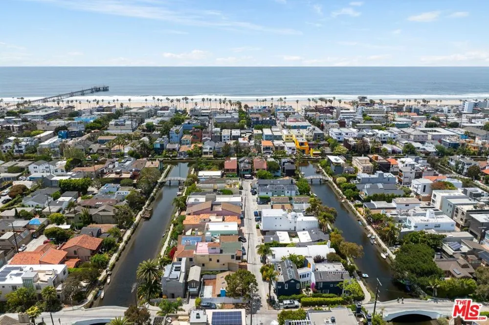 2615 Beach Avenue Venice, CA 90291