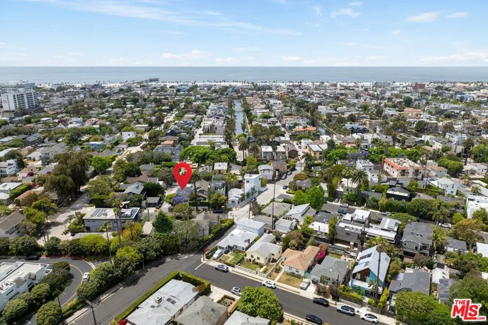 2615 Beach Avenue Venice, CA 90291