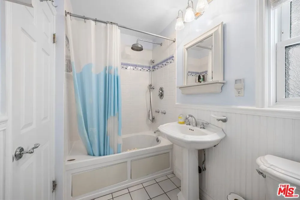 2615 Beach Avenue Venice, CA 90291