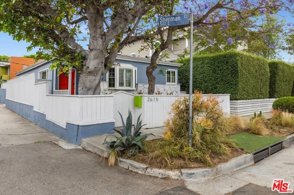 2615 Beach Avenue Venice, CA 90291