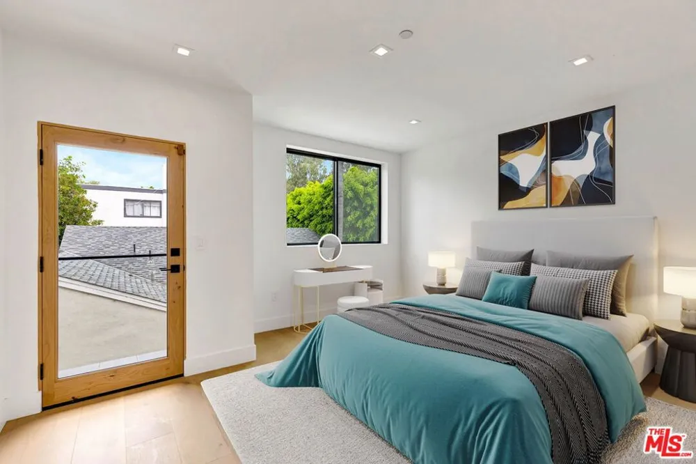 4329 Radford Avenue #2 Studio City, CA 91604