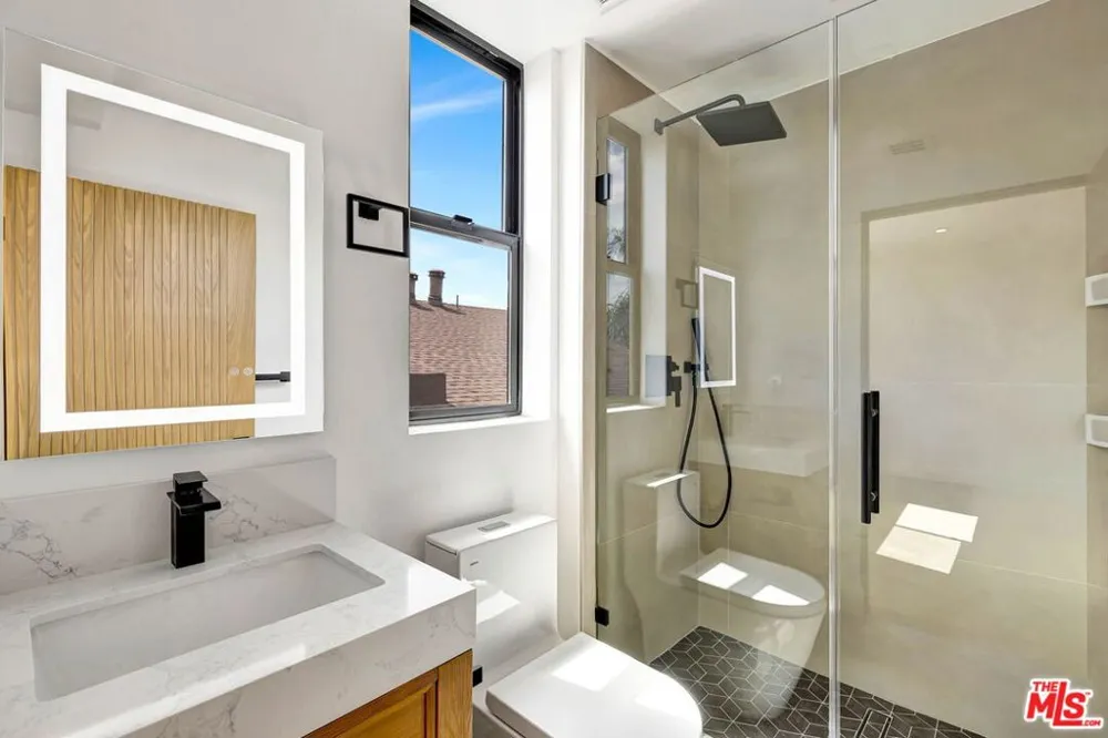 4329 Radford Avenue #2 Studio City, CA 91604