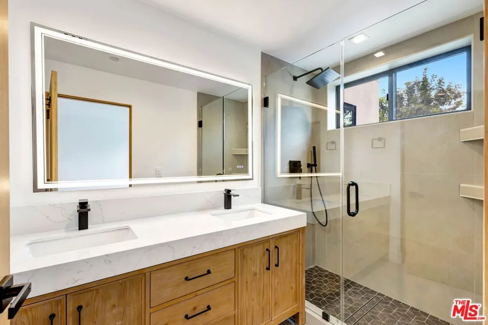 4329 Radford Avenue #2 Studio City, CA 91604