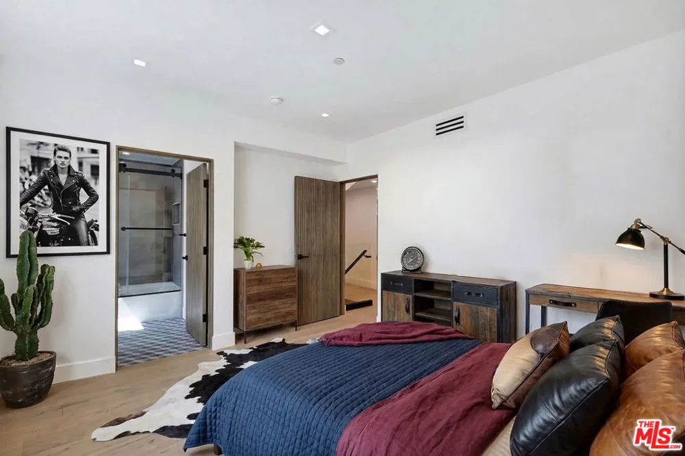 4329 Radford Avenue #2 Studio City, CA 91604