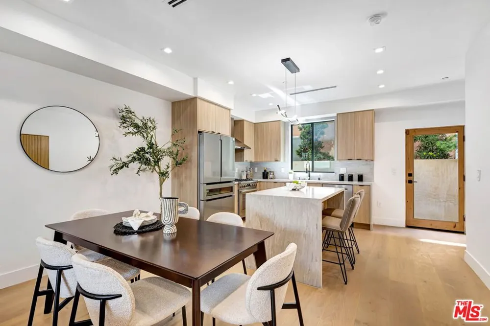4329 Radford Avenue #2 Studio City, CA 91604