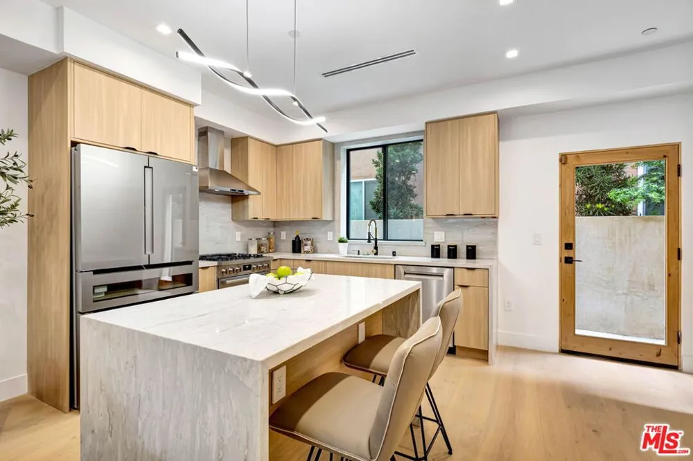 4329 Radford Avenue #2 Studio City, CA 91604