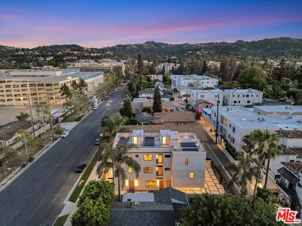 4329 Radford Avenue #2 Studio City, CA 91604
