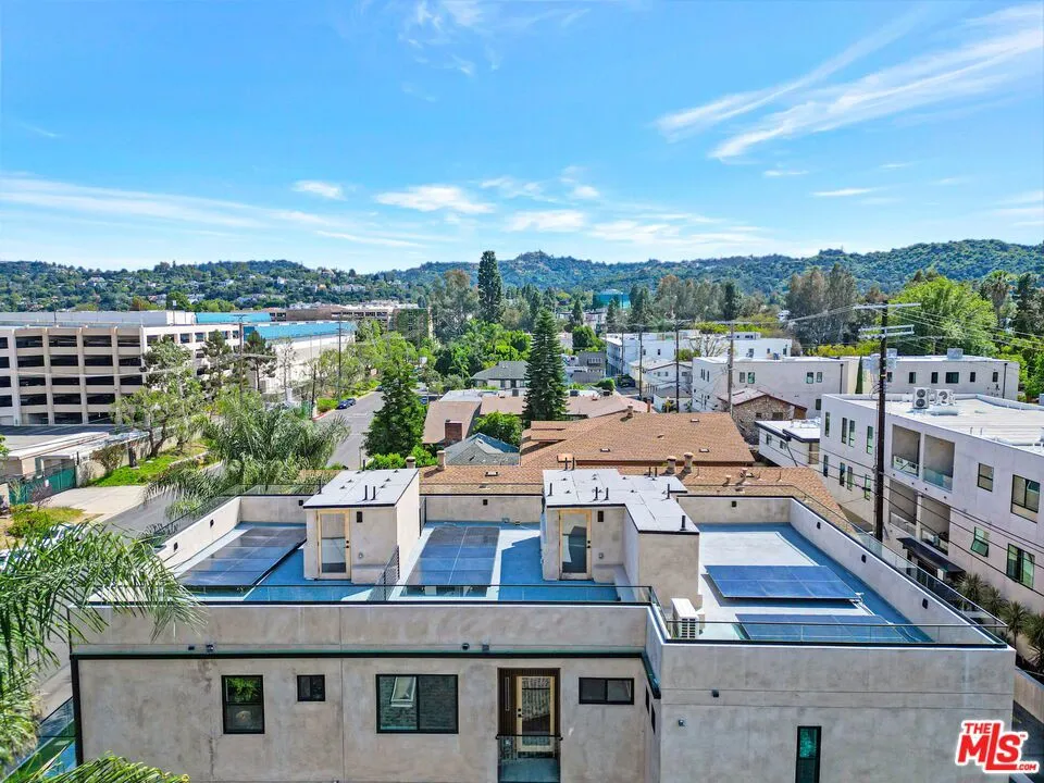 4329 Radford Avenue #2 Studio City, CA 91604