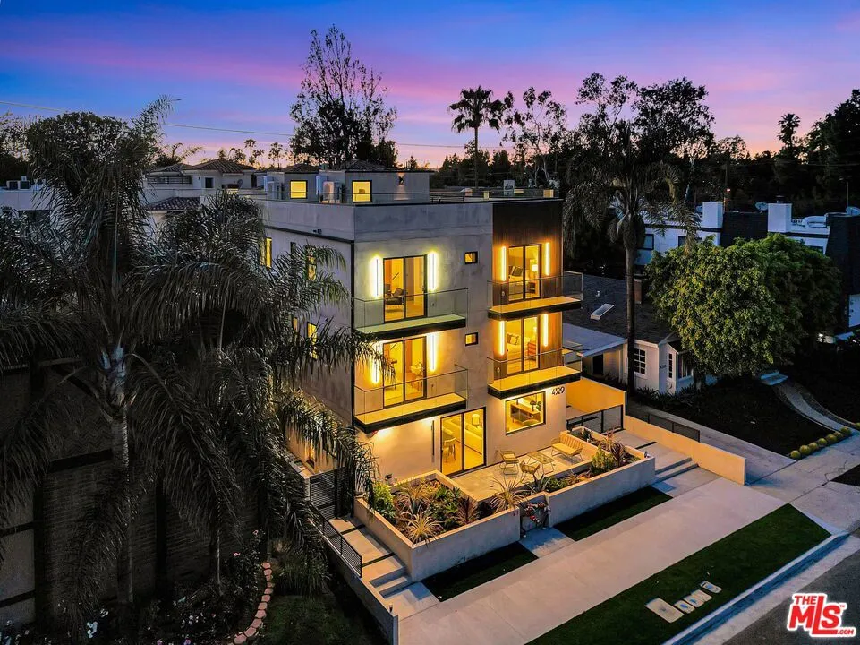 4329 Radford Avenue #2 Studio City, CA 91604