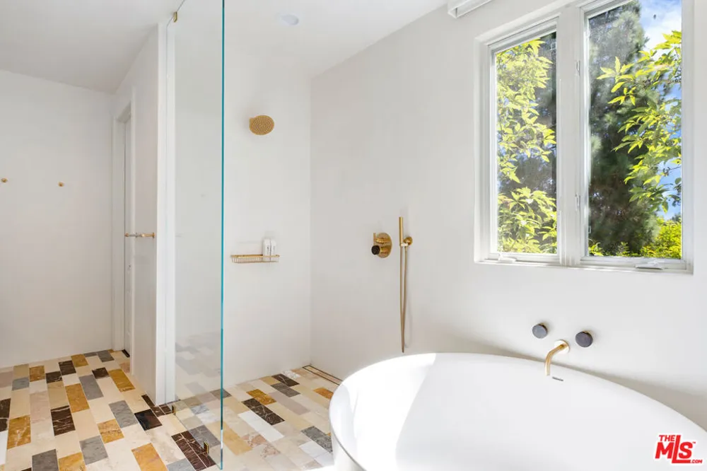 10110 Empyrean Way #204 Los Angeles, CA 90067