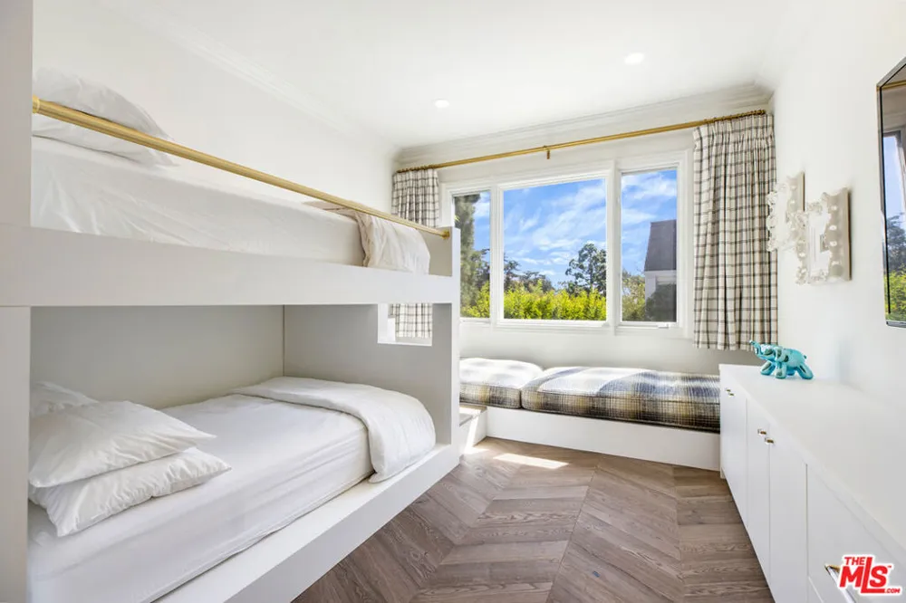 10110 Empyrean Way #204 Los Angeles, CA 90067