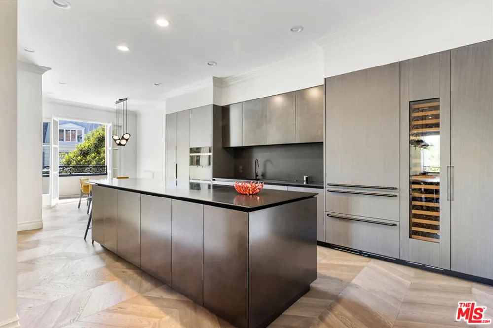 10110 Empyrean Way #204 Los Angeles, CA 90067