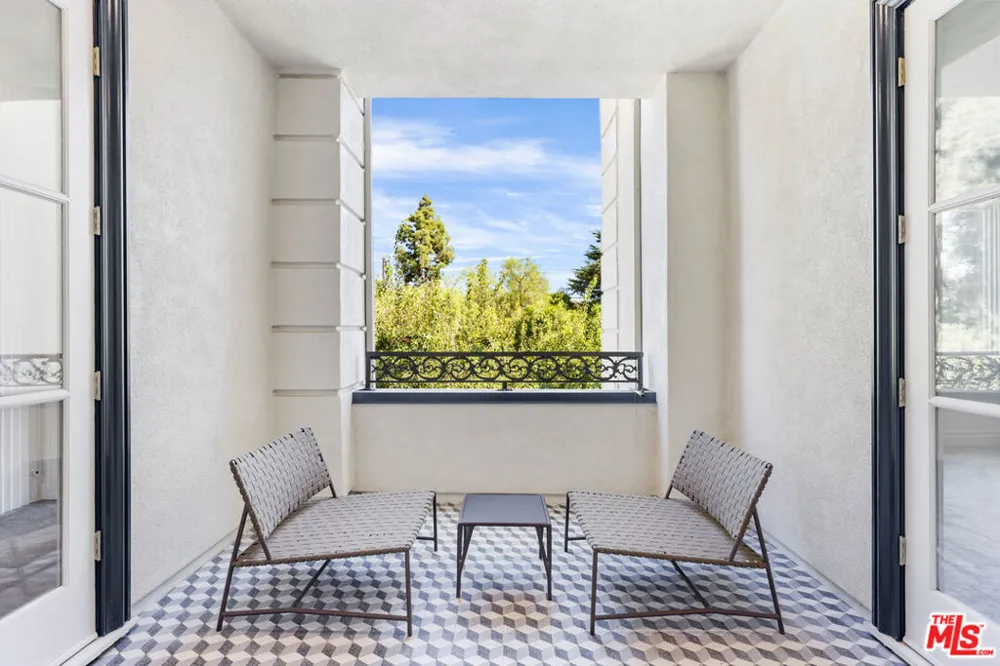 10110 Empyrean Way #204 Los Angeles, CA 90067