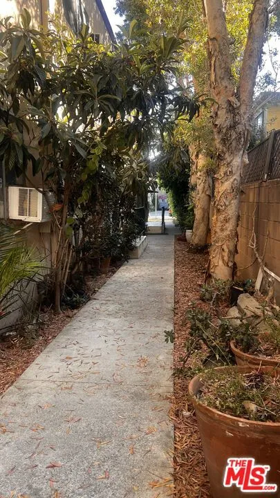 3562 Mentone Los Angeles, CA 90034