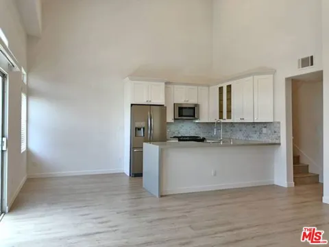 10560 SANTA MONICA #7