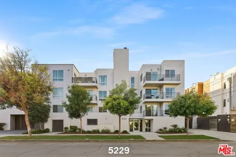 5229 Willowcrest Avenue #307