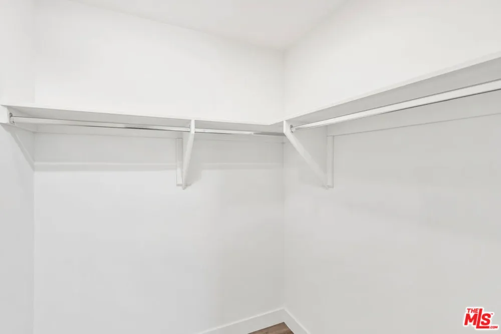 6144 Whitsett Avenue #204 North Hollywood, CA 91606