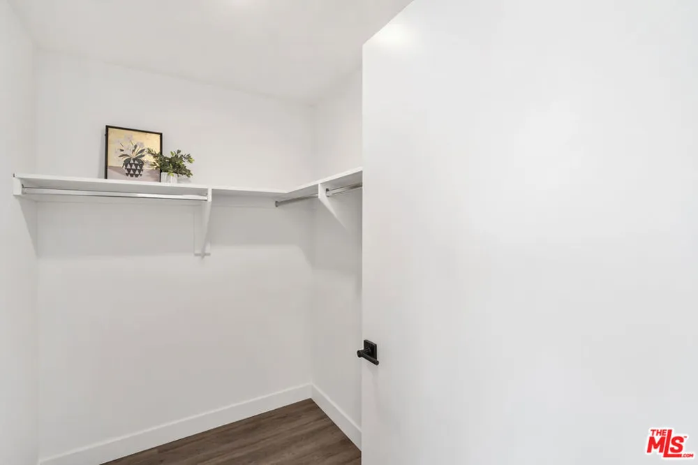 6144 Whitsett Avenue #204 North Hollywood, CA 91606