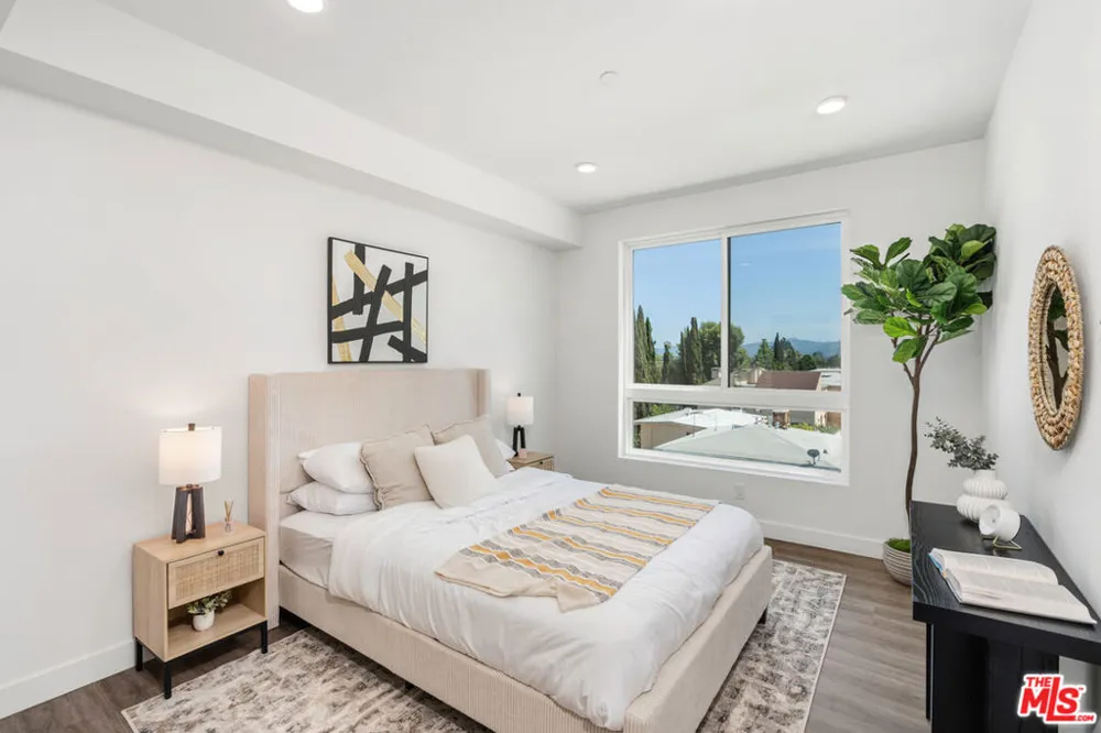 6144 Whitsett Avenue #204 North Hollywood, CA 91606