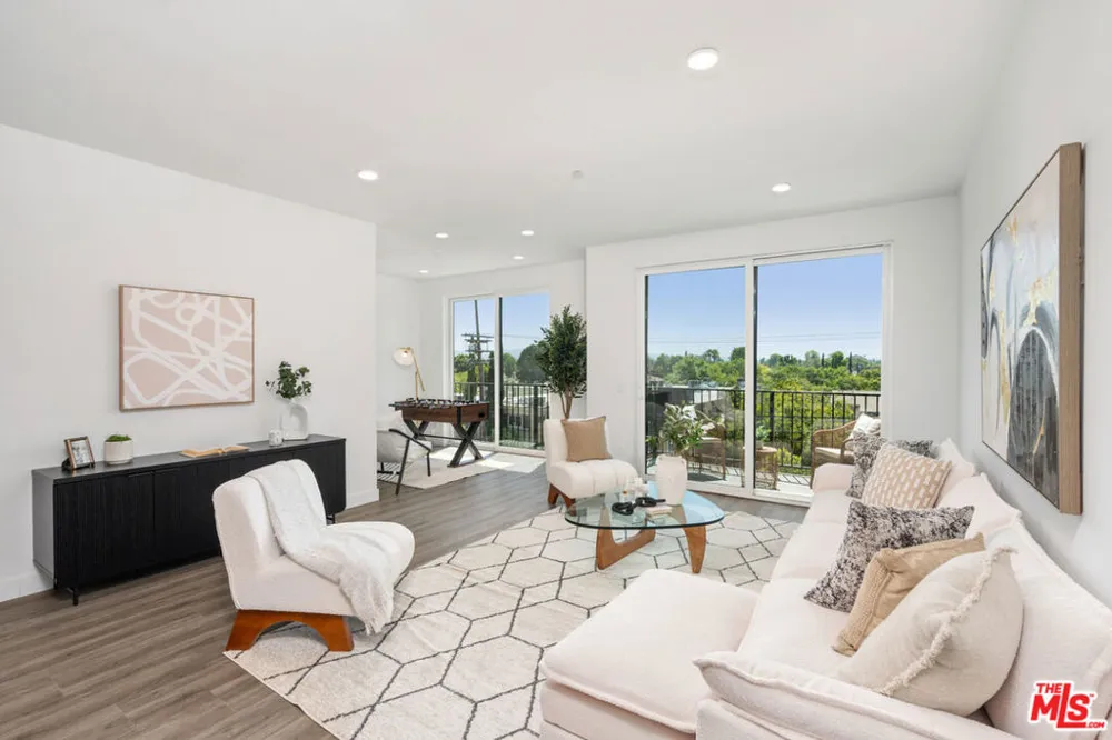 6144 Whitsett Avenue #204 North Hollywood, CA 91606