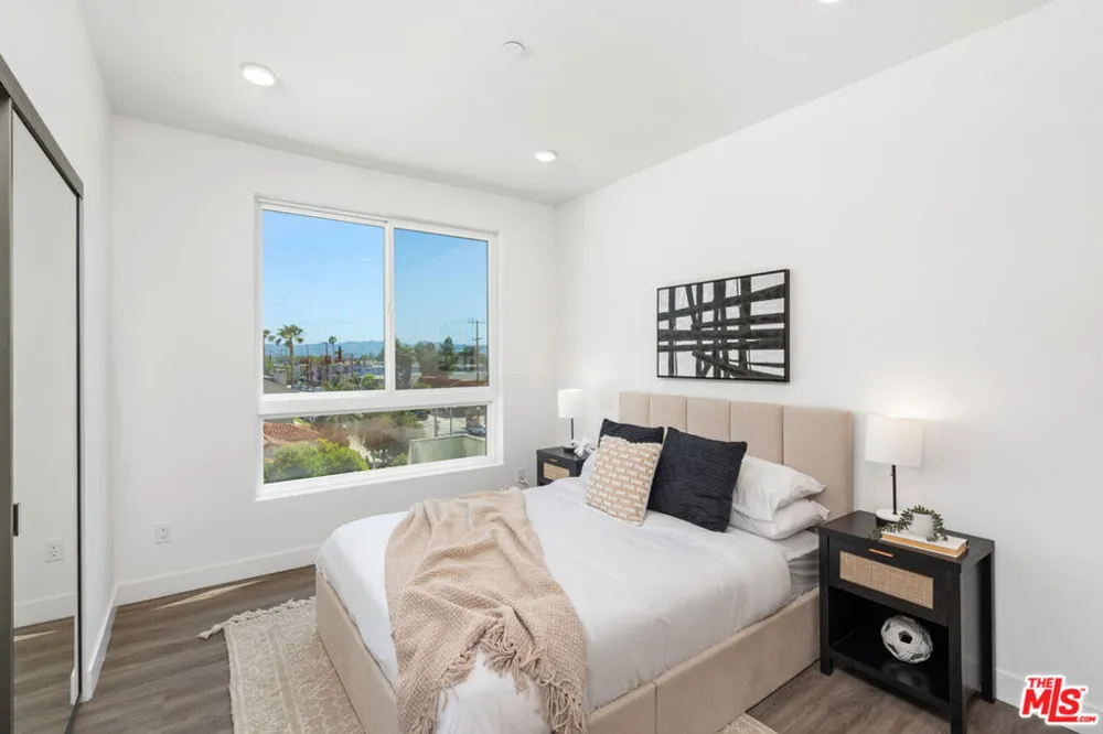 6144 Whitsett Avenue #204 North Hollywood, CA 91606