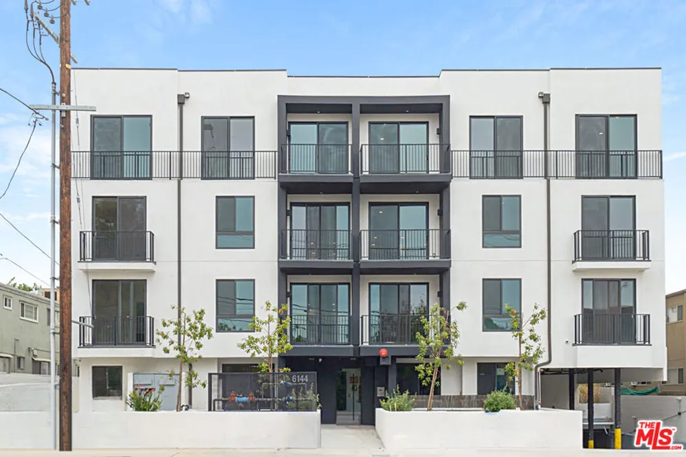 6144 Whitsett Avenue #204 North Hollywood, CA 91606