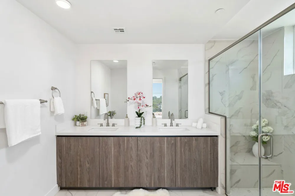 6144 Whitsett Avenue #204 North Hollywood, CA 91606