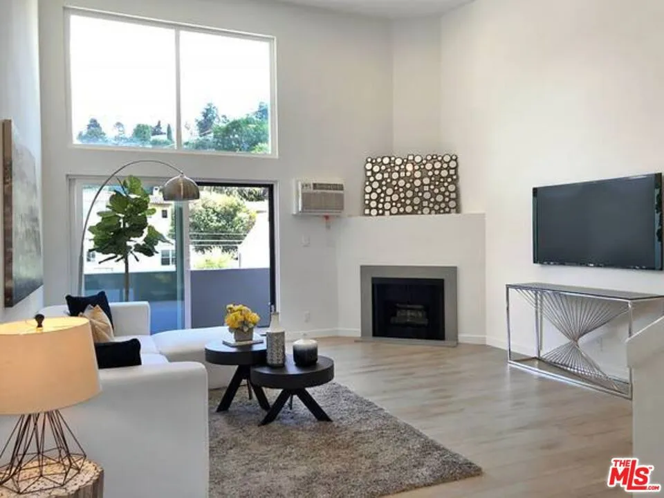 2211 GRIFFITH PARK #5 Los Angeles, CA 90039