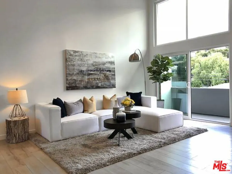 2211 GRIFFITH PARK #5 Los Angeles, CA 90039