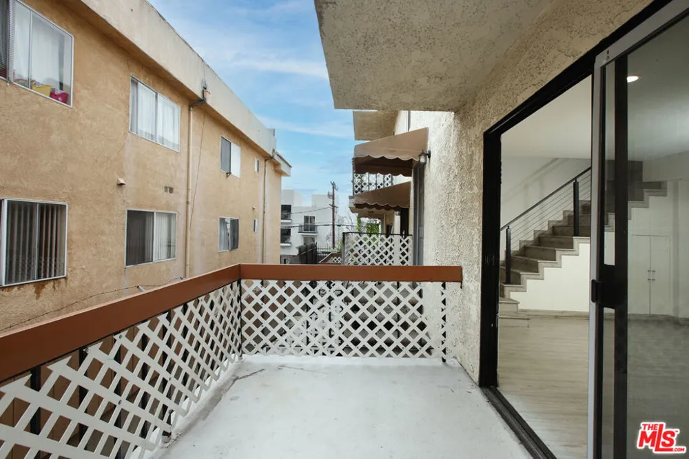 10214 Samoa Avenue #25 Tujunga, CA 91042